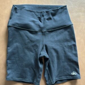 Alo Biker shorts - good condition!!